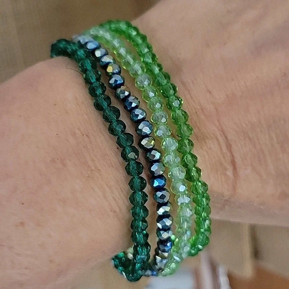 SET OF GREEN SPARKLE STRETCH BRACELETS